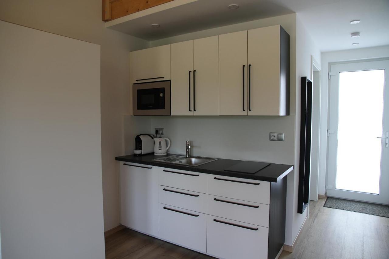 Apartmany Hluboka Nad Vltavou S Vyhledem Na Zamek Exterior photo