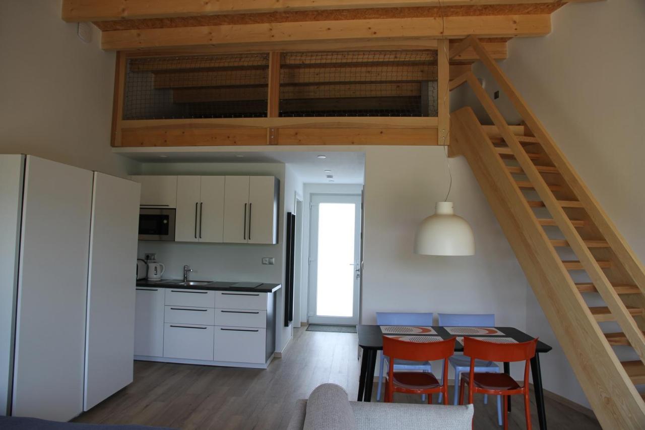 Apartmany Hluboka Nad Vltavou S Vyhledem Na Zamek Exterior photo